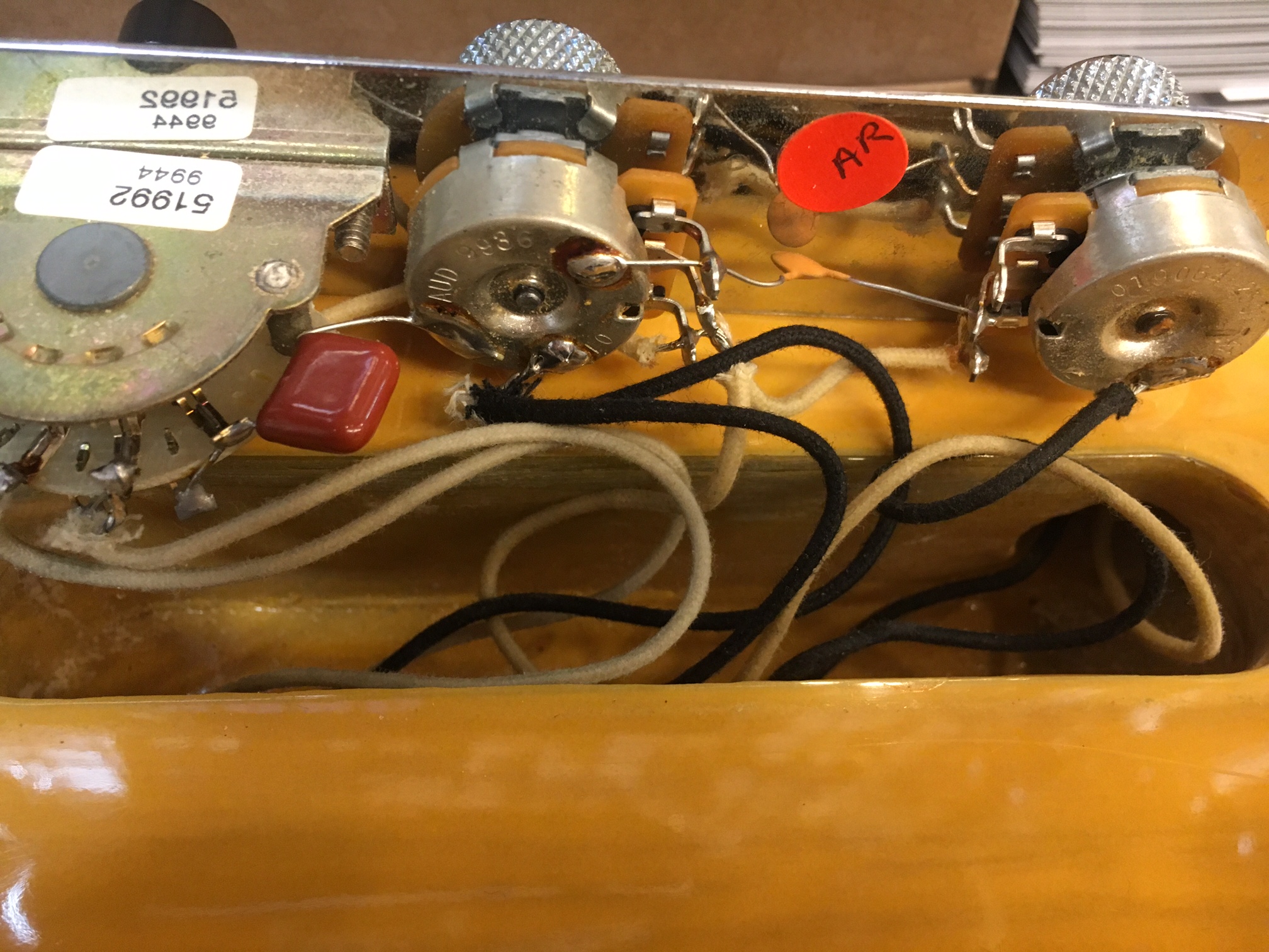 899031 B