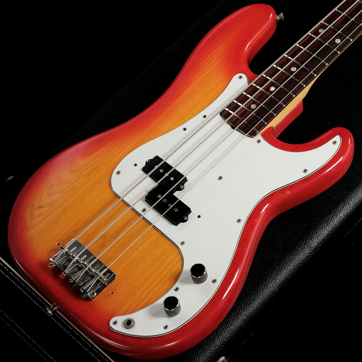 【渋谷店VINTAGEブログ#14】 FENDER / International Color 1981年製 Precison Bass Sienna Burst